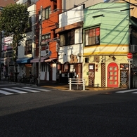 夕日のあたる店