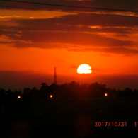 ハロウィンの夕日はつるべ落とし