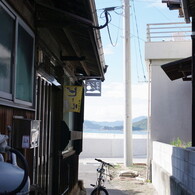 カフェのある路地