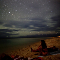 南の島で星空を眺める