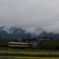 雲のトンネルくぐり抜けて