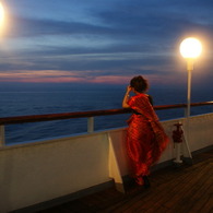 民族衣装の女性