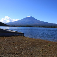 晩秋の湖畔