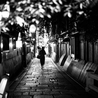 石畳に響く足音