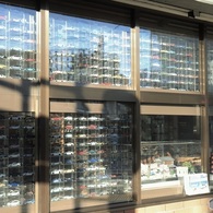 window 4　ミニカーショップ