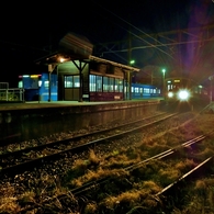 ローカル駅の夜