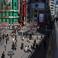 新宿駅東南口広場－１