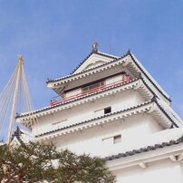 天守の下から