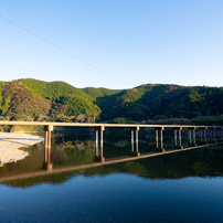 【四万十川の風景 19　夕暮れの三里沈下橋】