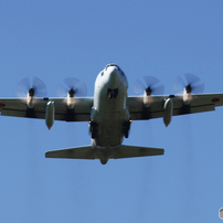 「空色」トンガに派遣された輸送機　C-130H