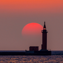 灯台と夕日