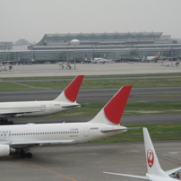 Commercial Airplanes Watching