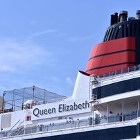 博多港 5   QUEEN ELIZABETH」3