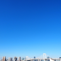 青