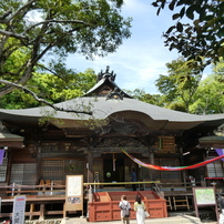 新緑の深大寺元三大師堂