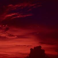 夕焼けと雷雲