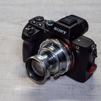 LUMIX G 25mm F1.7 ASPH. H-H025-K ブラック 価格.com - 『フードの役目も持つキャップ』パナソニック LUMIX