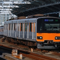 ソニー SONY 70-400mm F4-5.6 G SSM SAL70400G Amazon | ソニー ズームレンズ(70-400mm F4-5.6 G SSM) SAL70400G