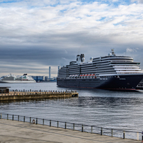 SONY(ソニー)のレンズ Vario-Sonnar T＊ DT 16-80mm F3.5-4.5 ZA