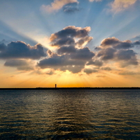 天使の梯子と灯台