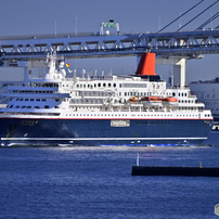 にっぽん丸横浜港へ入港-1