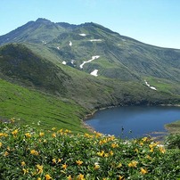 鳥海湖と鳥海山