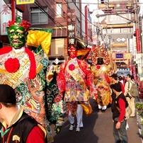 横浜中華街の媽祖祭と横浜港のカモメの群舞