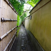 小路をゆく
