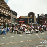 富士山アタック黒鳥隊。5合目登山口到着。ここで約1時間カラダを慣らします。