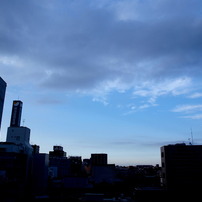 この空の向こうは晴れ