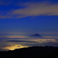 コバルトブルーに浮かぶ富士