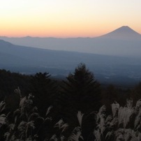 八ヶ岳(権現岳）と周辺の山々と富士山
