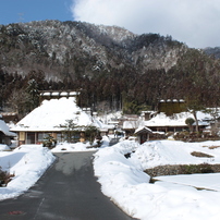 雪のかやぶきの里・曇りのち晴れ