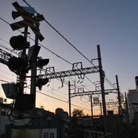 夕暮れの踏切