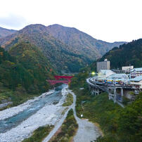 黒部峡谷鉄道　宇奈月駅と山彦橋