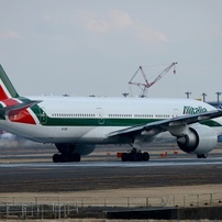 Alitalia 777-200 離陸