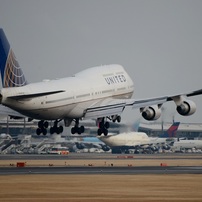 着陸 UNITED 747-400