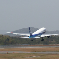 広島空港、運行再開(12) 15.04.18