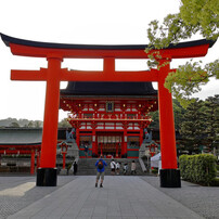 朱色の参道