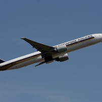 SINGAPORE 777-312 飛び立ち　