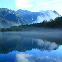 青の朝景色