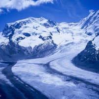 中年登山隊のスイスアルプス風雪流れ旅