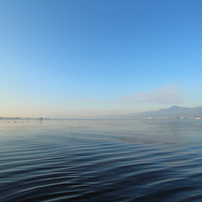 朝の琵琶湖（秋）