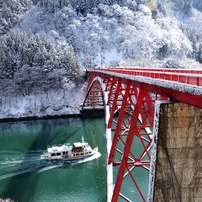 冬の庄川峡　淡雪淡陽