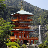 那智山青岸渡寺 三重塔 那智の大滝