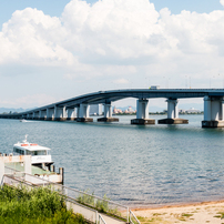 夏の琵琶湖畔