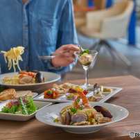 sunny day , we enjoy lunch .