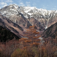 山稜に冬の訪れ