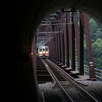 走って来る電車