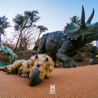 東公園恐竜モニュメント新